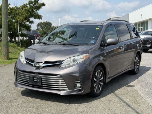 Used 2018 Toyota Sienna XLE Premium AWD/4WD image 23