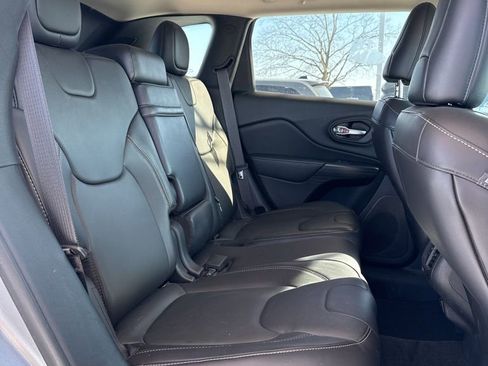 Used 2015 Jeep Cherokee Limited image 28