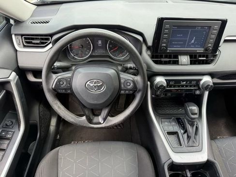Used 2022 Toyota RAV4 XLE FWD image 12