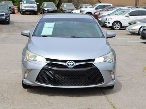 Used 2015 Toyota Camry SE image 2