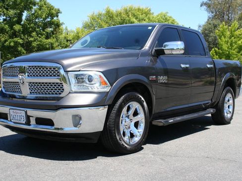 Used 2017 RAM 1500 Laramie AWD/4WD image 9