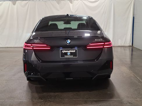 Used 2026 BMW 530i xDrive w/ M Sport Package AWD/4WD image 7