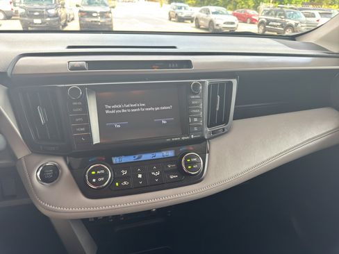 Used 2018 Toyota RAV4 Limited image 14