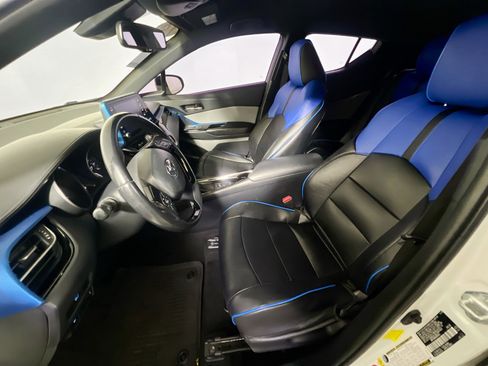 Used 2019 Toyota C-HR XLE image 14