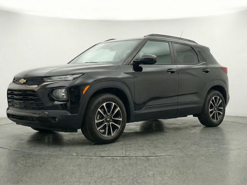 Used 2025 Chevrolet TrailBlazer LT image 3