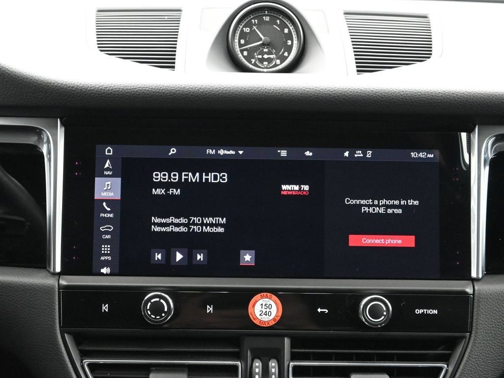 Certified 2026 Porsche Macan AWD/4WD image 21
