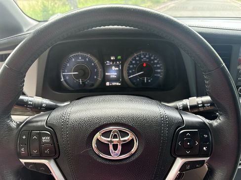 Used 2018 Toyota Sienna XLE w/ XLE Navigation Package AWD/4WD image 39