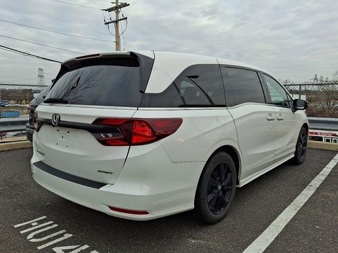 Used 2023 Honda Odyssey Sport image 4