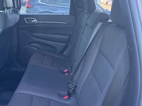 Used 2018 Jeep Grand Cherokee Laredo AWD/4WD image 9