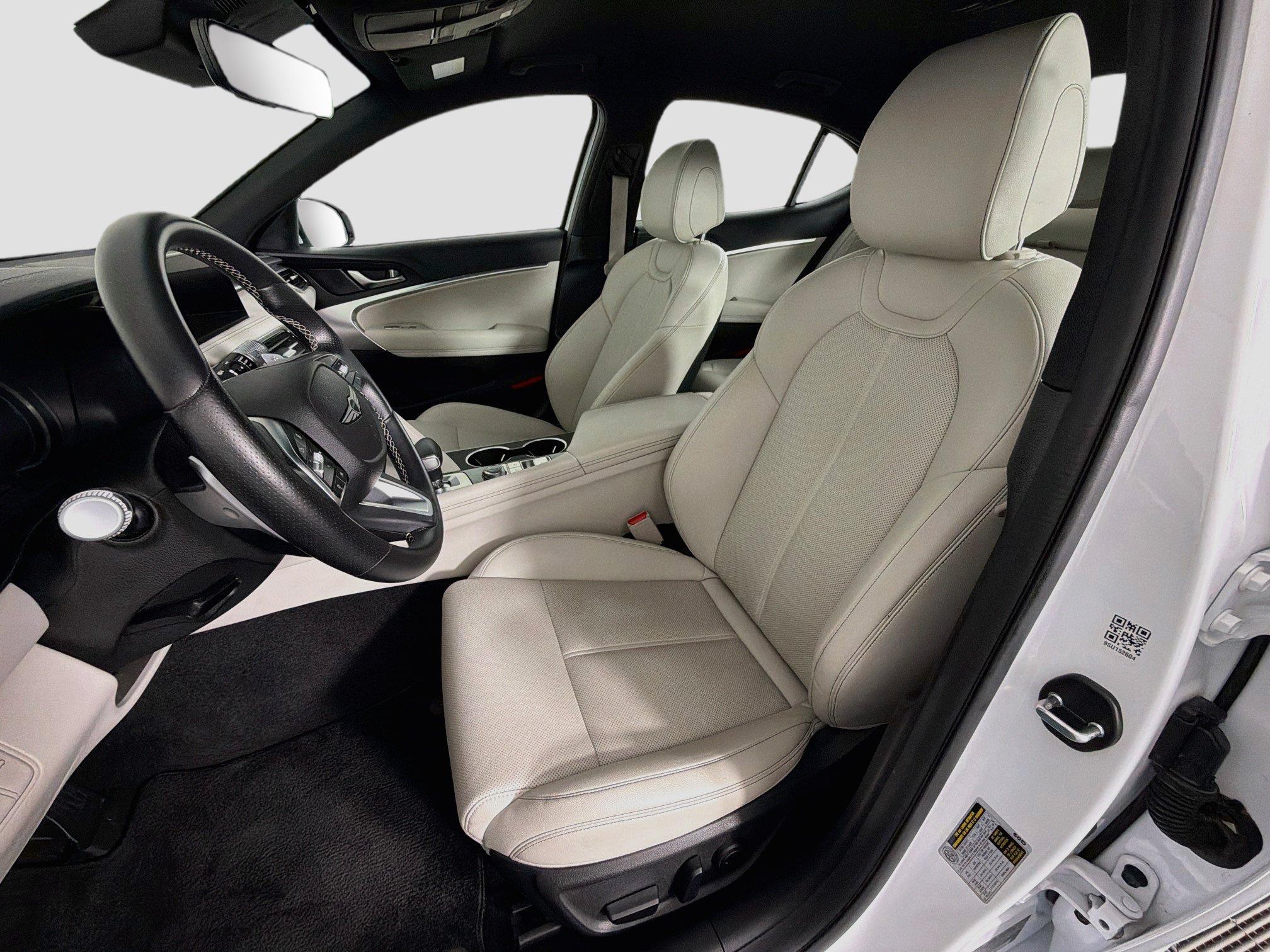 Used 2025 Genesis G70 2.5T RWD image 13