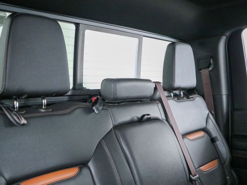 Used 2024 GMC Sierra 2500 AT4 w/ Technology Package AWD/4WD image 32