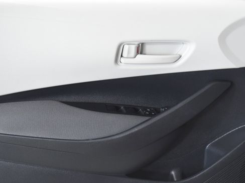 Used 2025 Toyota Corolla LE image 21