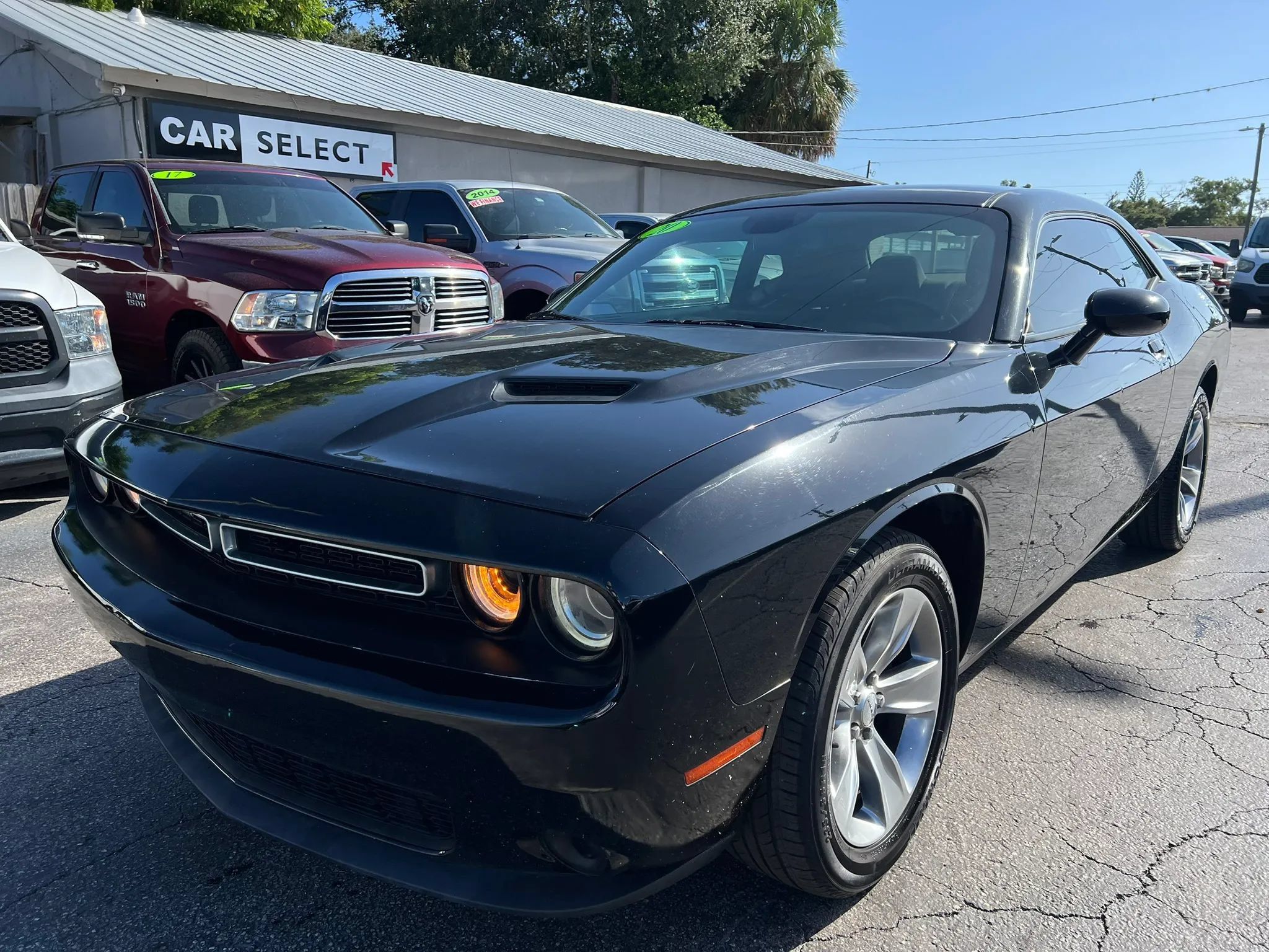 Used 2020 Dodge Challenger SXT RWD image 2