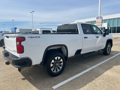 Used 2024 Chevrolet Silverado 2500 Custom w/ Custom Value Package image 4