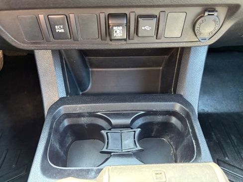 Used 2021 Toyota Tacoma SR5 AWD/4WD image 26