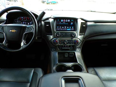 Used 2018 Chevrolet Suburban LT image 38