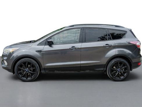 Used 2017 Ford Escape SE w/ Equipment Group 201A FWD image 9