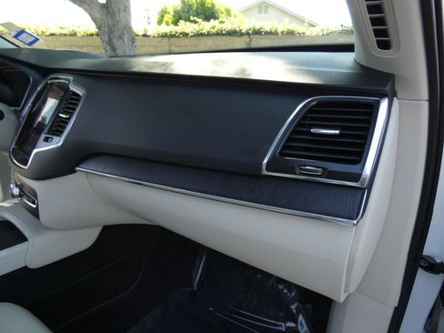 Used 2020 Volvo XC90 T6 Momentum image 34