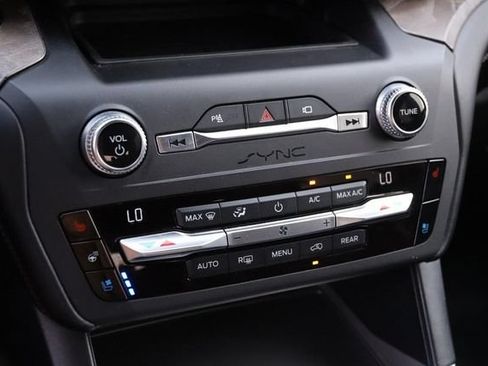 Used 2020 Ford Explorer Platinum AWD/4WD image 21