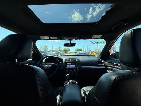 Used 2018 Ford Explorer XLT w/ Equipment Group 202A AWD/4WD image 24