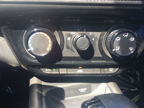 Used 2021 Honda HR-V LX image 10