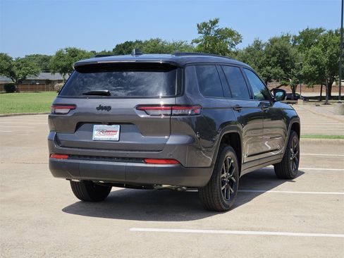 New 2025 Jeep Grand Cherokee L Altitude image 4