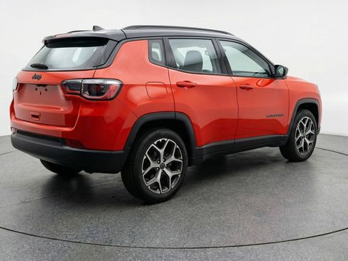 Used 2025 Jeep Compass Limited image 9