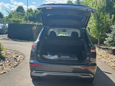 New 2025 Mitsubishi Outlander SE image 15