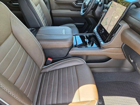 New 2026 GMC Yukon XL Denali Ultimate AWD/4WD image 10