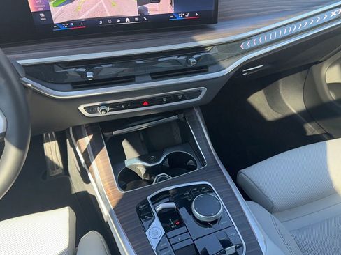 Used 2025 BMW X7 xDrive40i w/ M Sport Package image 9