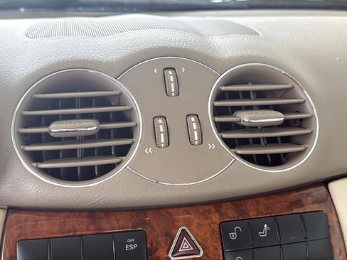 Used 2007 Mercedes-Benz CLK 350 Coupe image 27