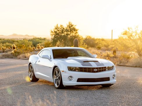 Used 2010 Chevrolet Camaro SS w/ RS Package image 2