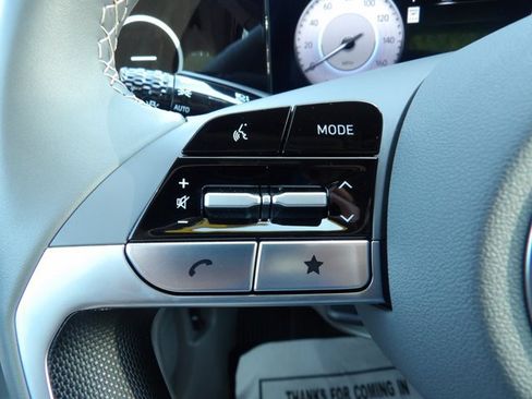 Certified 2025 Hyundai Elantra SEL FWD image 15