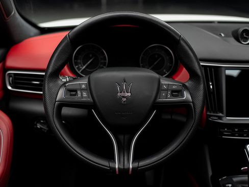 Used 2022 Maserati Levante GT AWD/4WD image 46