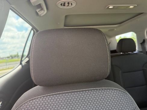 Used 2023 GMC Acadia SLE w/ Driver Convenience Package FWD image 32