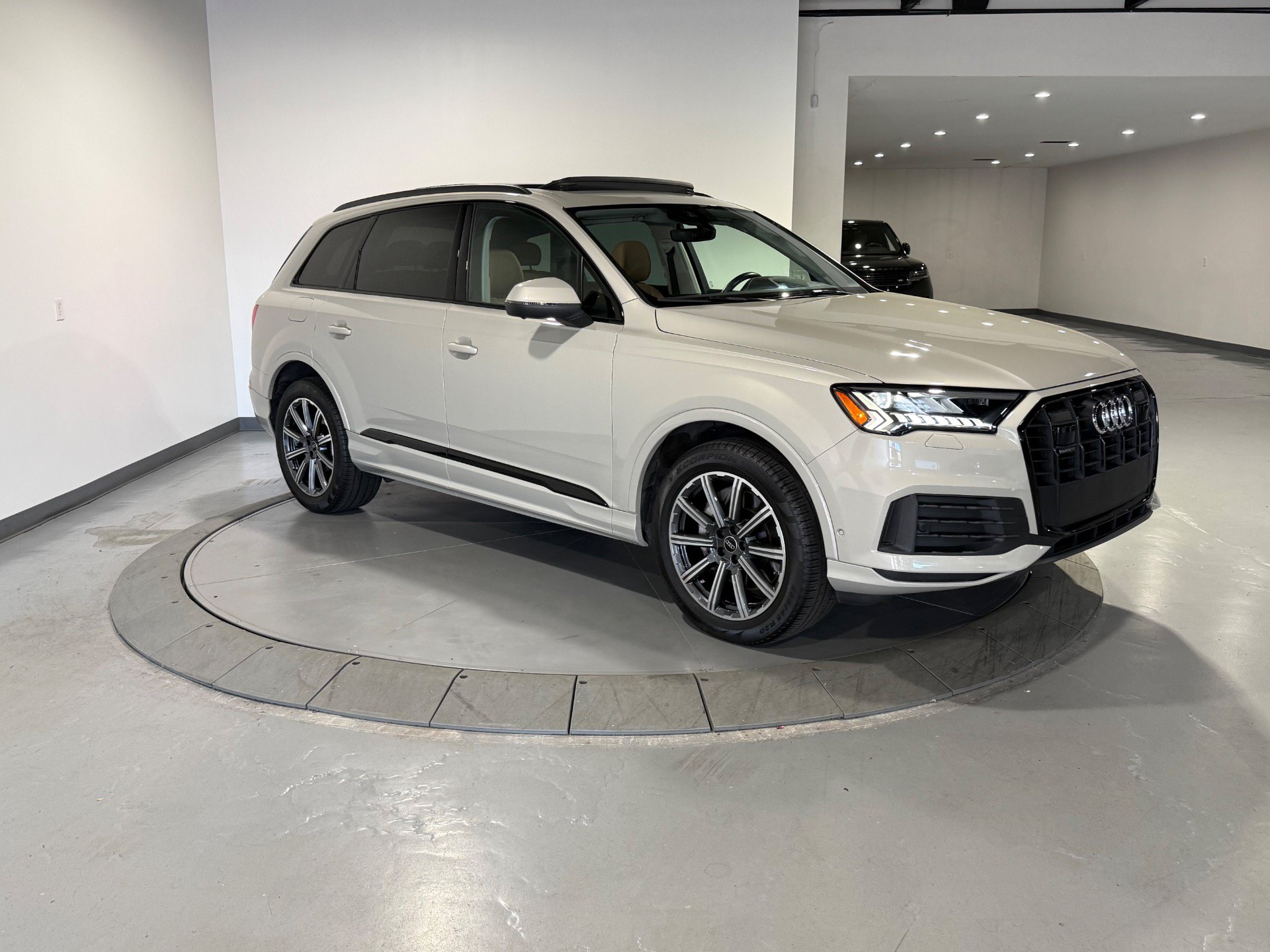 Used 2024 Audi Q7 2.0T Premium Plus w/ Premium Plus Package AWD/4WD image 6