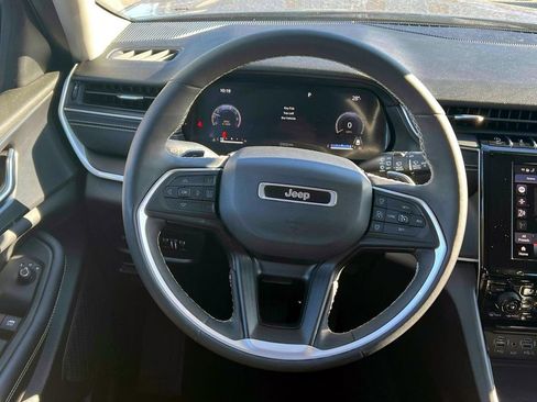 Certified 2023 Jeep Grand Cherokee Laredo w/ Luxury Tech Group I image 13