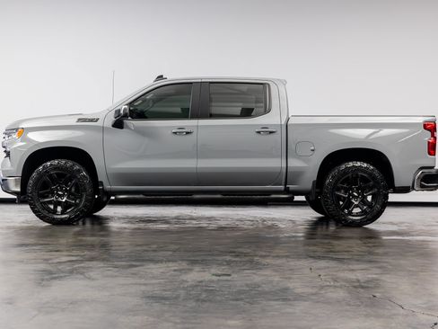 Used 2024 Chevrolet Silverado 1500 LT AWD/4WD image 9