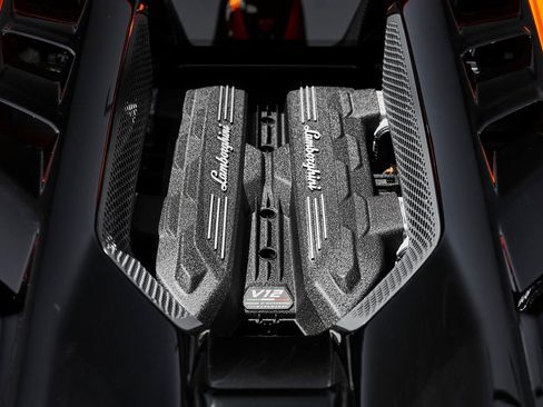Used 2024 Lamborghini Revuelto AWD/4WD image 27