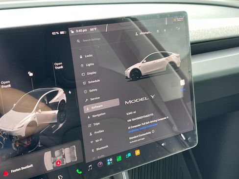 Used 2026 Tesla Model Y 2WD image 27