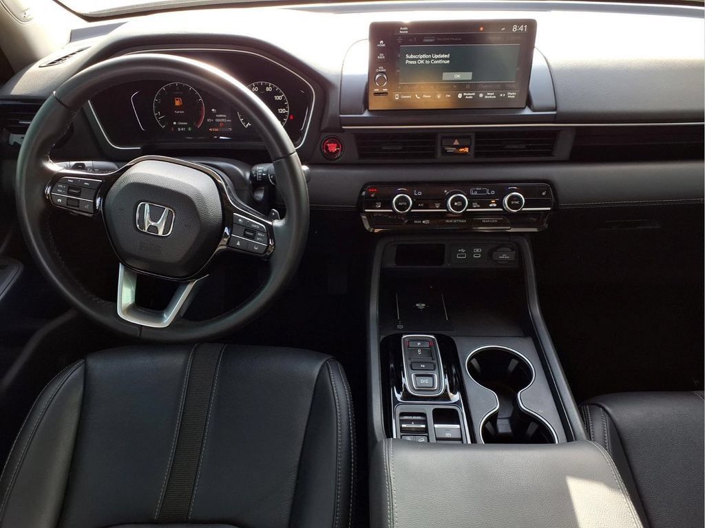 Used 2025 Honda Pilot Touring image 12