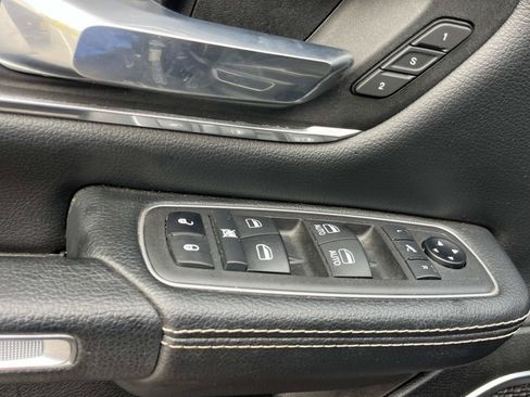 Used 2021 RAM 1500 Laramie AWD/4WD image 28