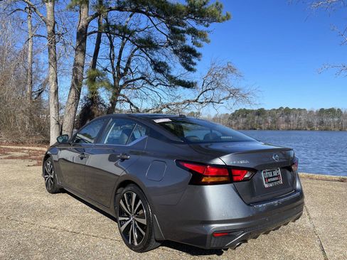 Used 2022 Nissan Altima 2.5 SR image 11