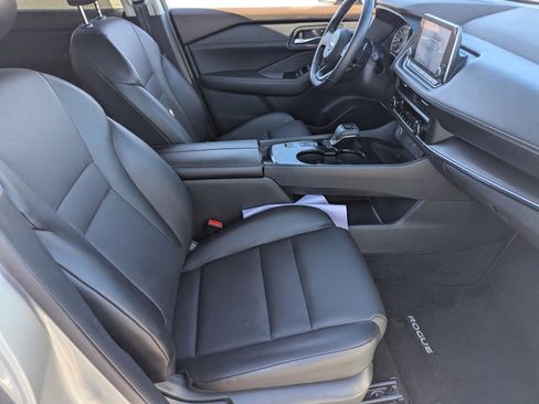 Used 2023 Nissan Rogue SV w/ SV Premium B Package image 13