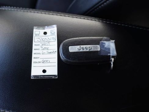 Used 2015 Jeep Grand Cherokee Limited w/ Luxury Group II image 31