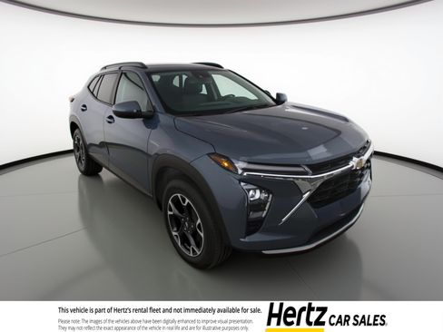Used 2025 Chevrolet Trax LT FWD image 1