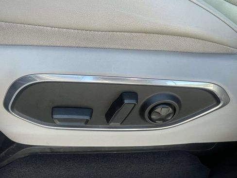 Used 2024 Jeep Wagoneer L Series II w/ Flexible Seating Group RWD image 15