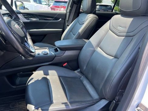Used 2024 Cadillac XT6 Premium Luxury w/ LPO, Floor Liner Package AWD/4WD image 27