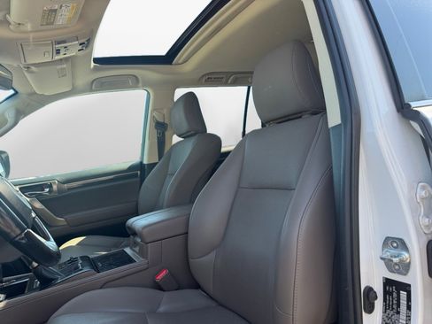 Used 2020 Lexus GX 460 Premium w/ Premium Package AWD/4WD image 9