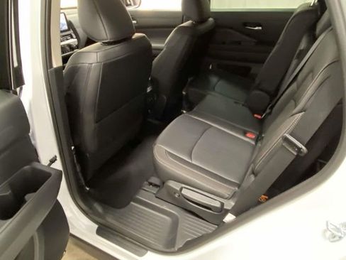 New 2026 Nissan Pathfinder SL image 8